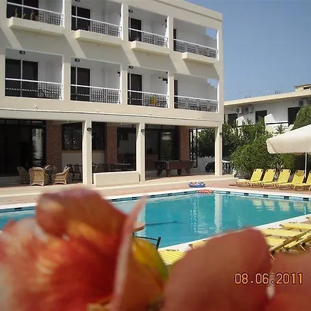 Mike's House Hotel 2*